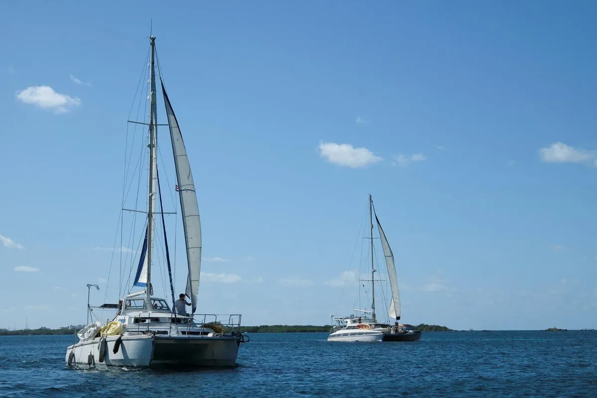 Cuba : deux voiliers humanitaires recherchés en mer des Caraïbes ont effectué la traversée vers l’île, assurent les gardes-côtes américains