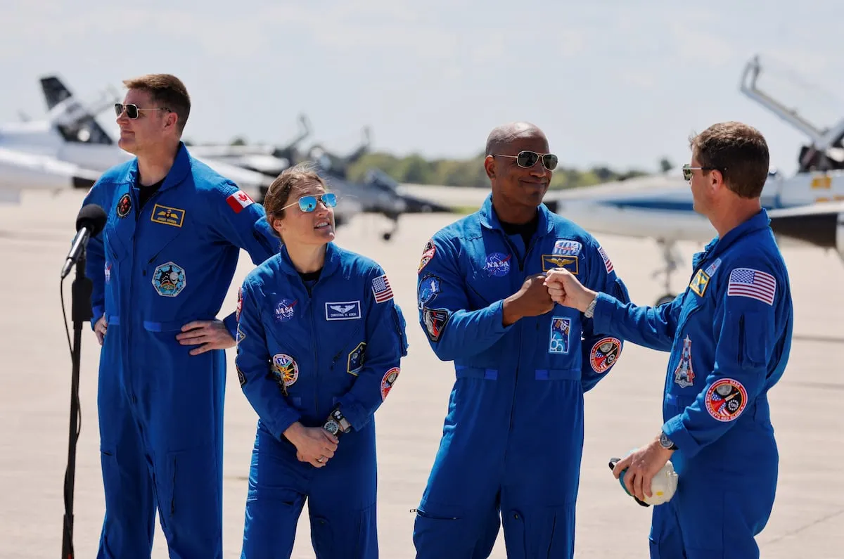 Los astronautas de la Artemis 2 llegan a la base de su lanzamiento a la Luna: “Si queremos ir lejos, tenemos que hacerlo juntos”
