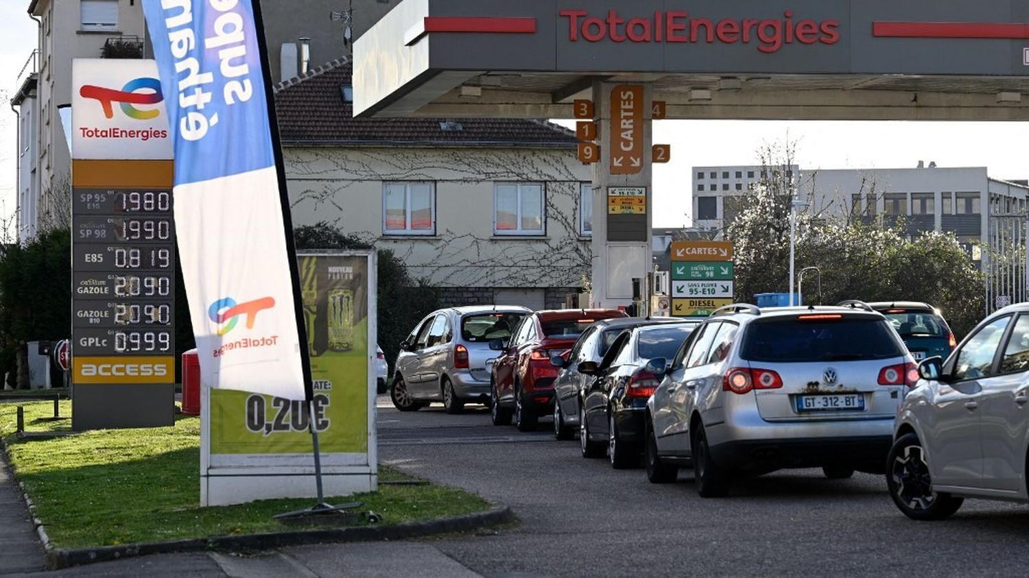 Prix des carburants : après les annonces gouvernementales, déception et colère des agriculteurs, des infirmiers libéraux et des représentants des automobilistes