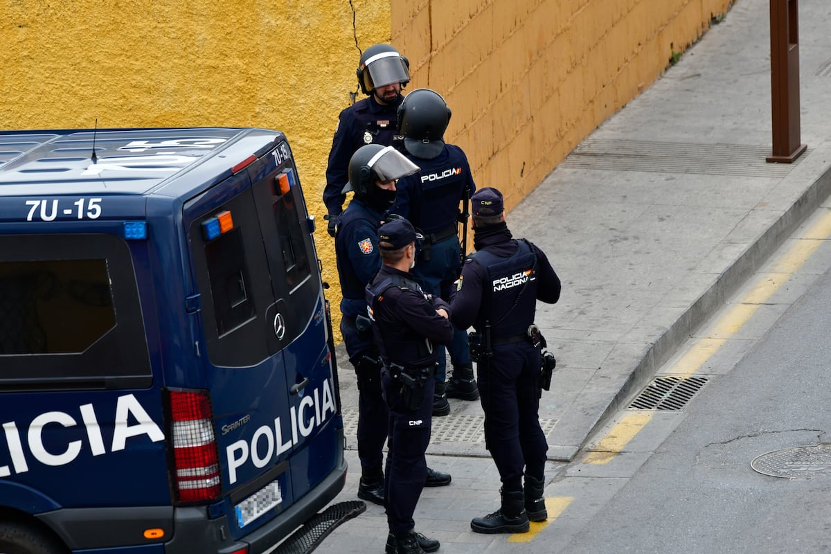 16 detenidos, entre ellos un ex guardia civil, en una operación contra el tráfico de hachís con epicentro en Ceuta