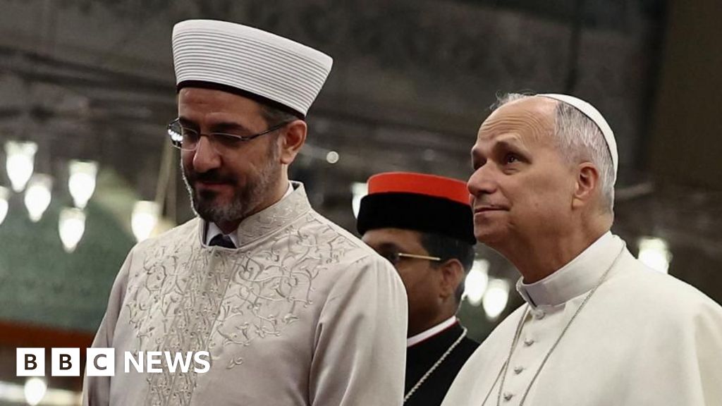 Pope Leo visits Istanbul's Blue Mosque