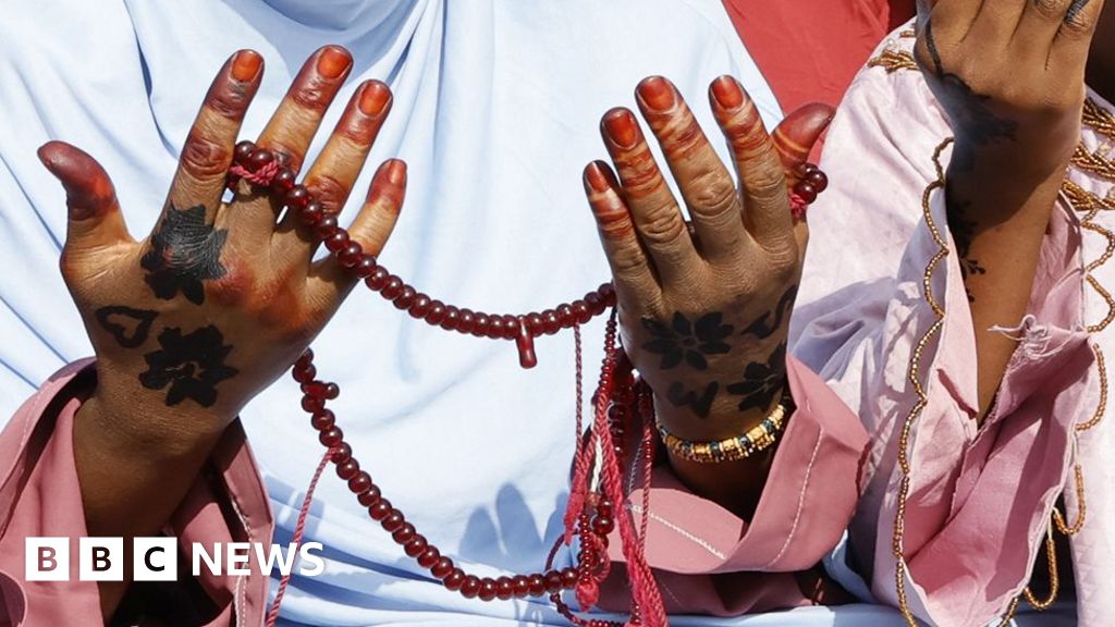 Gunmen abduct 28 Muslim travellers in central Nigeria