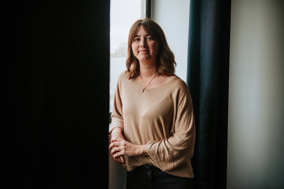 Laia Casadevall, matrona y escritora: “Nombrar la violencia obstétrica como violencia rompe con la idea de que todo se hace por el bien de la paciente”