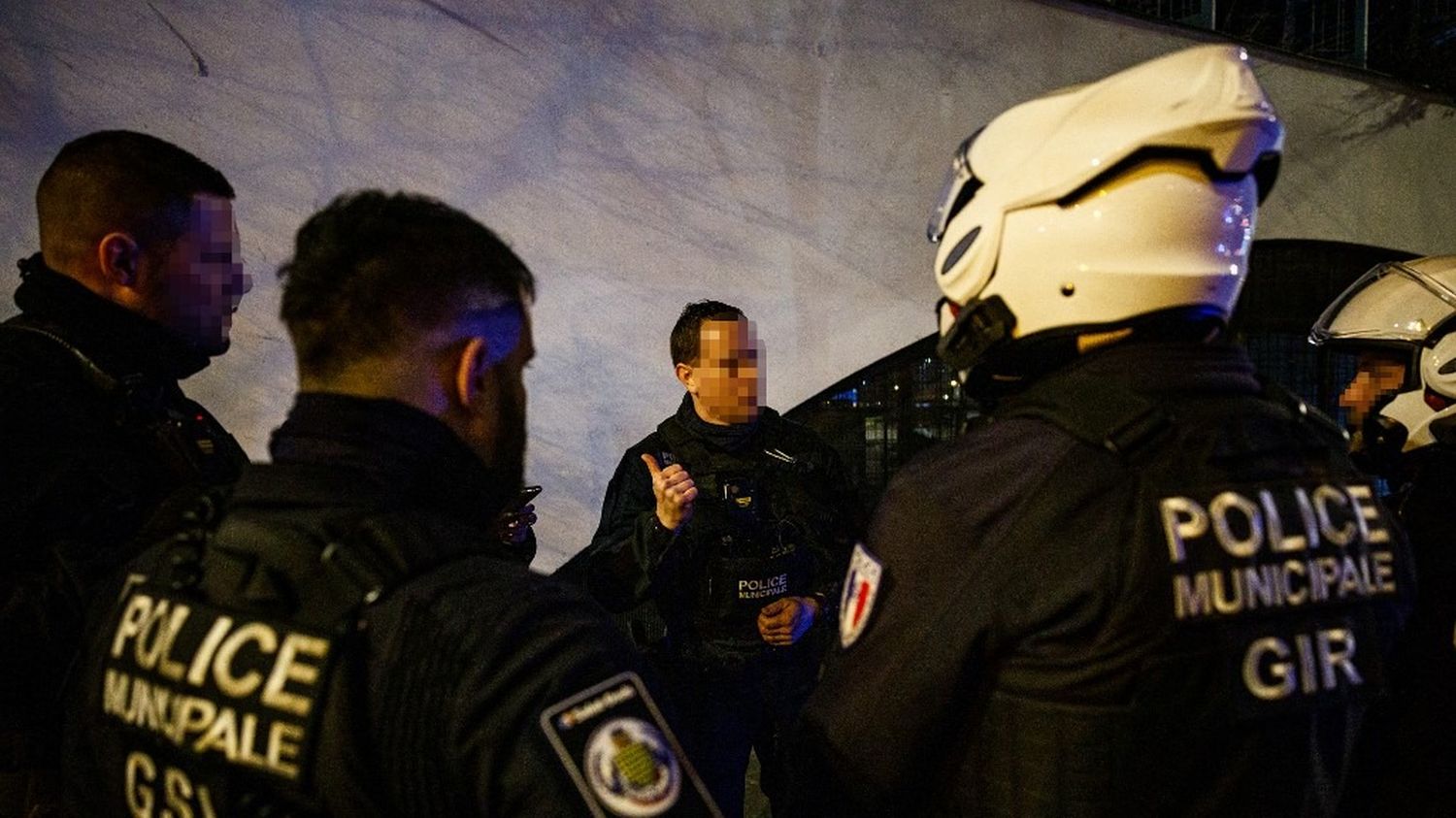 "On en parle tous entre nous" : à Saint-Denis, le malaise des policiers municipaux face à la politique de désarmement de Bally Bagayoko, le nouveau maire LFI