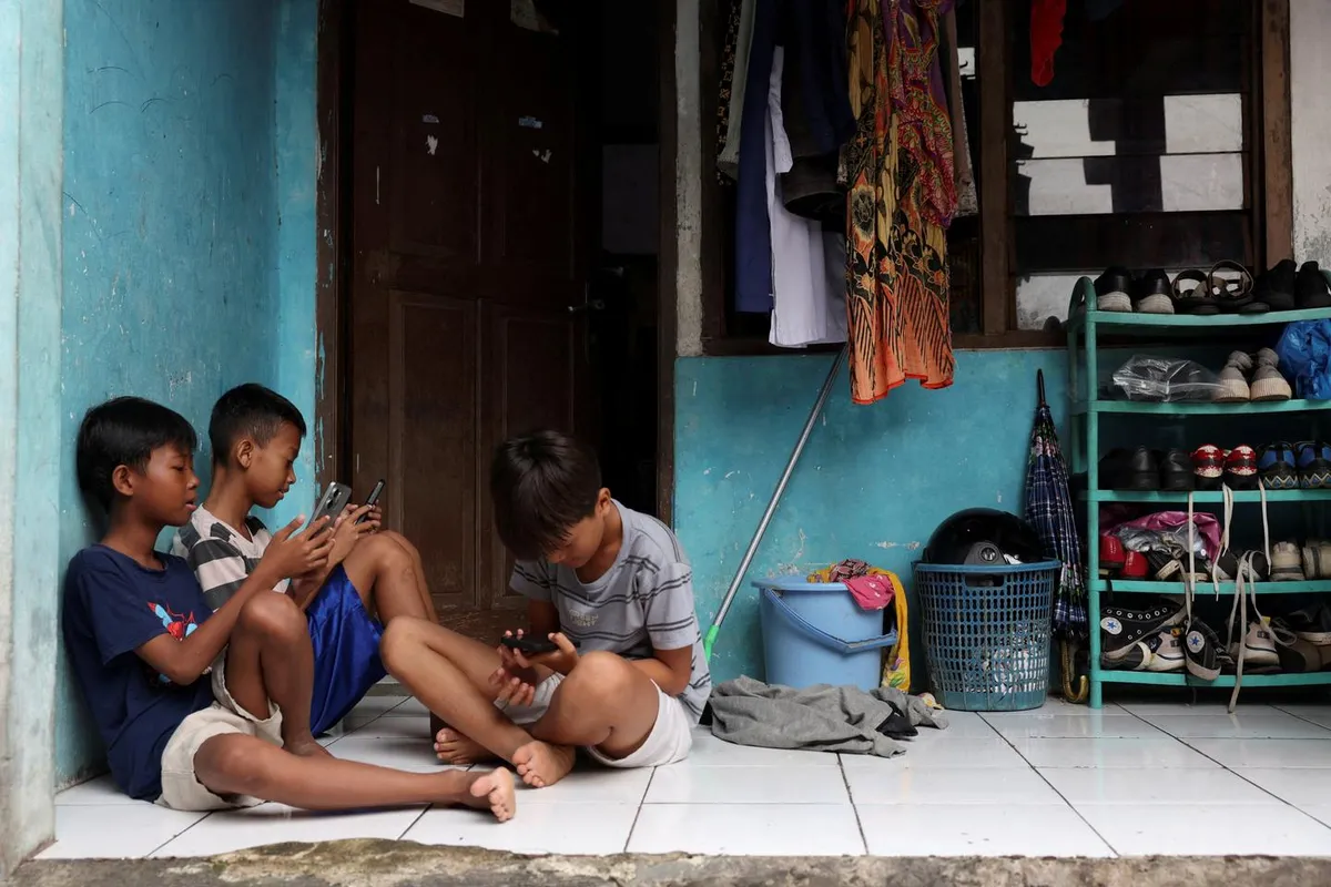 En Indonésie, 70 millions d’enfants privés de réseaux sociaux après l’entrée en vigueur de l’interdiction d’accès aux plateformes numériques