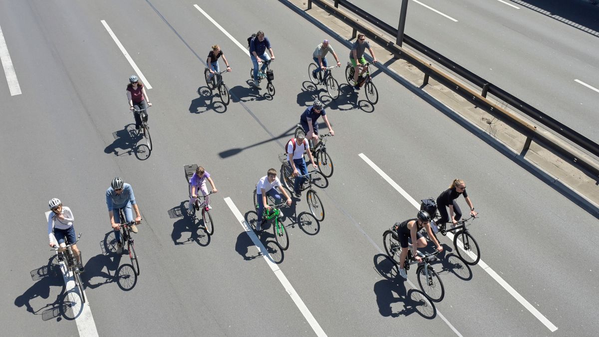 Zeitumstellung: Warum der Platz in Städten zur Sommerzeit umverteilt werden sollte