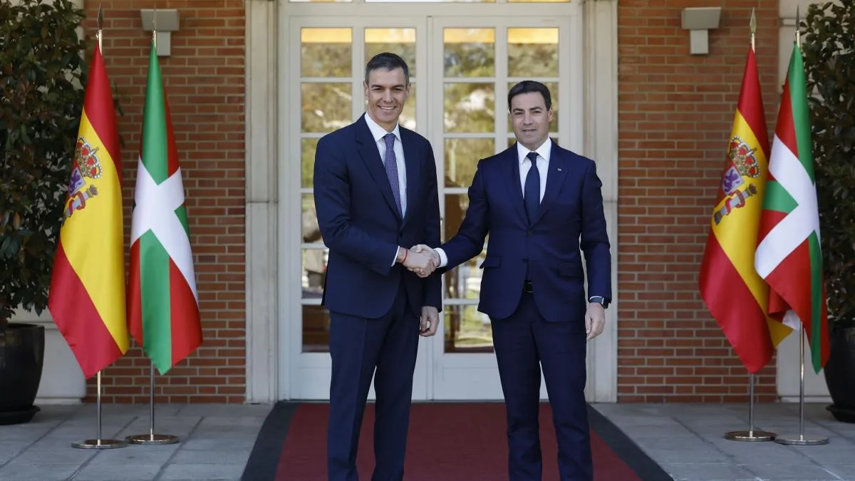 
                       Sánchez y Pradales acuerdan crear un órgano para la cogestión de los aeropuertos de Euskadi
                   