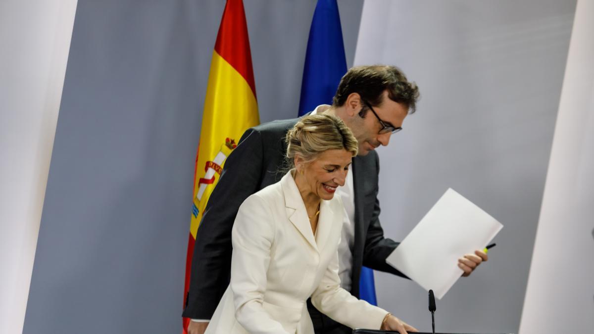 
                        Díaz contra Cuerpo: la guerra de los Rose en la Moncloa
                    