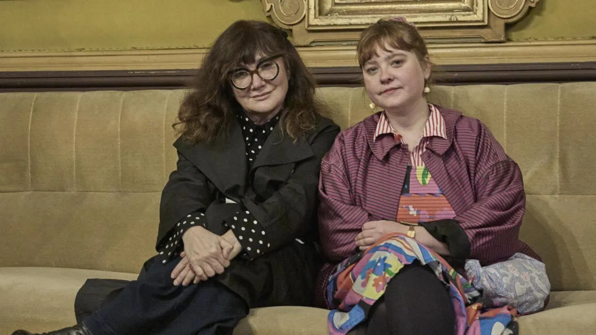 
                                         La nueva serie de Isabel Coixet, la alternativa realista a ‘Emily in Paris’
                                     