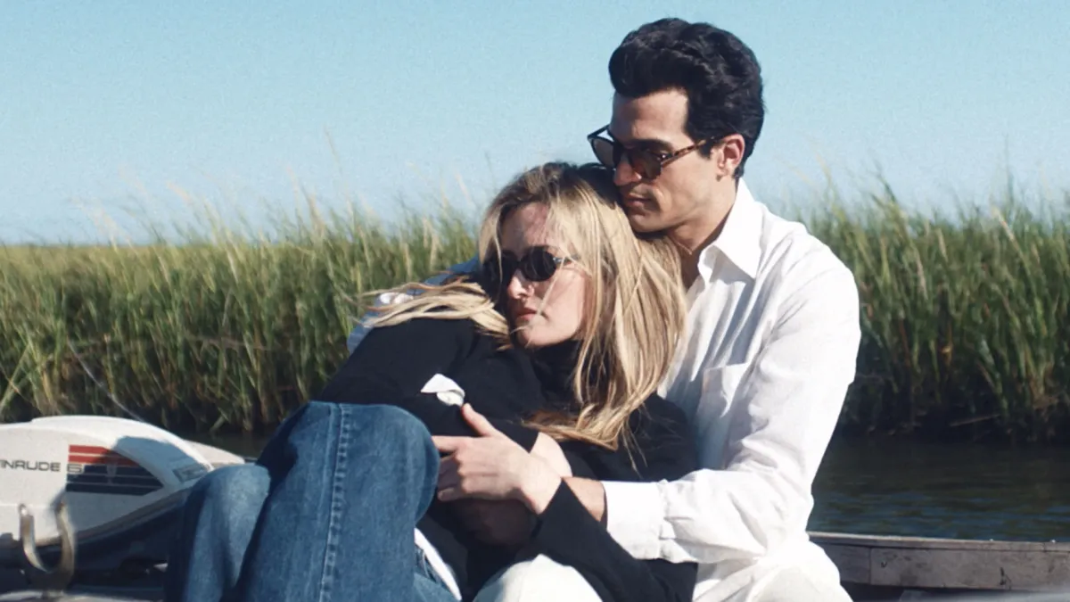 
                                           Carolyn Bessette: el amor, el armario y el mito que inventamos
                                       