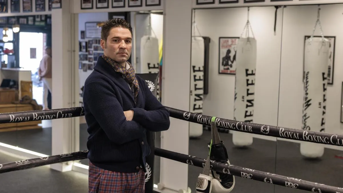 
                                               Rubén Valcárcel, el púgil que enseña a boxear a las clases altas de Barcelona
                                           