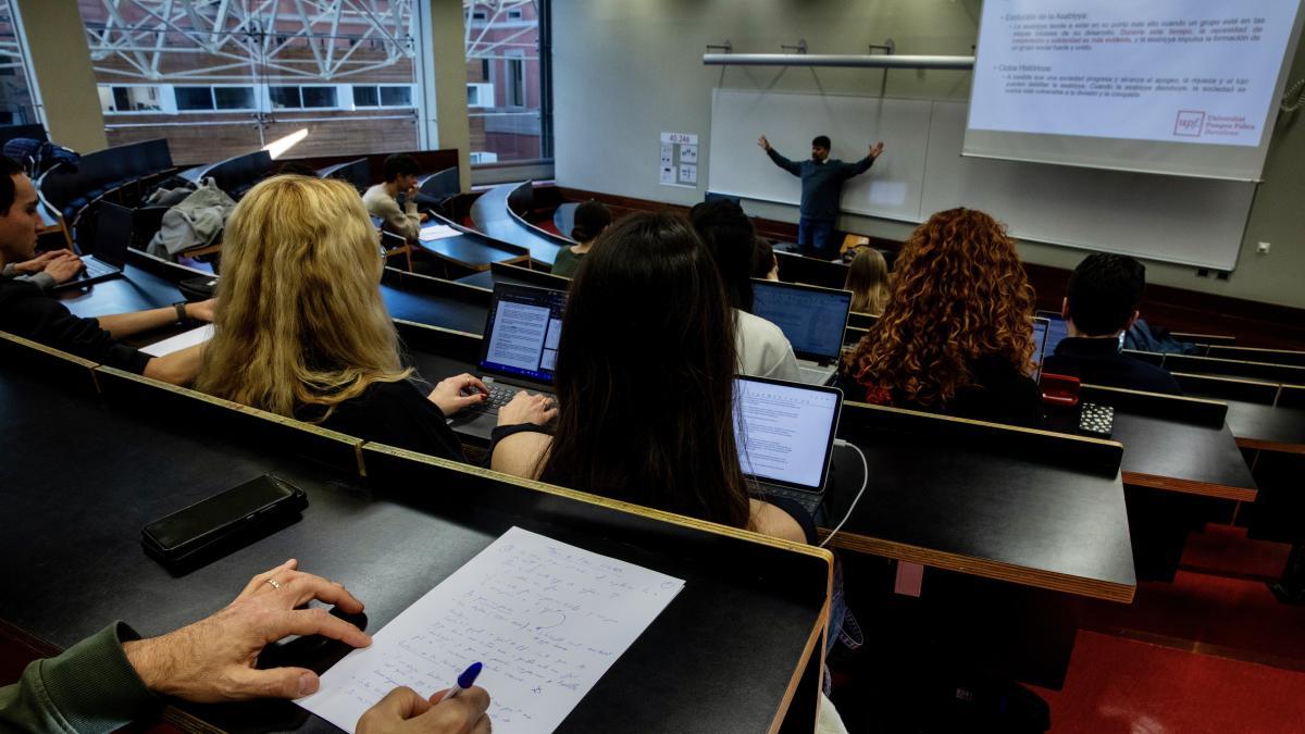 
                                                                  El aula que se apaga
                                                              