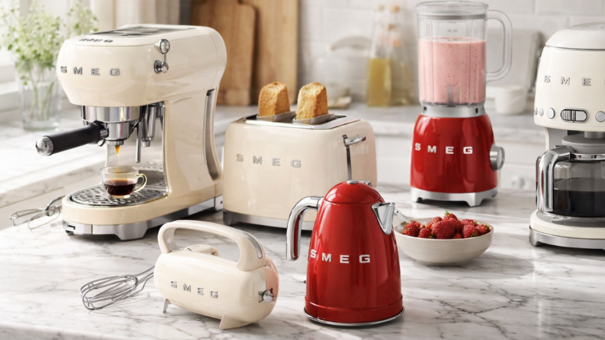 
                                                                                         Smeg fusiona el diseño italiano con la estética retro y convierte el electrodoméstico en el protagonista de la cocina
                                                                                     