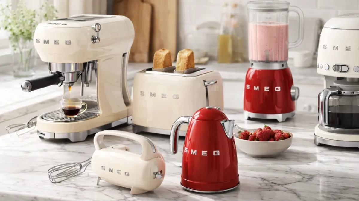 
                                                                                         Smeg fusiona el diseño italiano con la estética retro y convierte el electrodoméstico en el protagonista de la cocina
                                                                                     