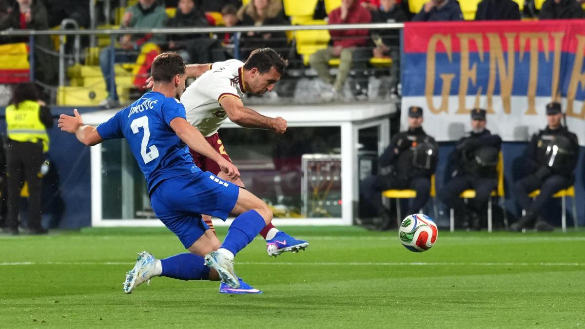 
                                                                                                  España despacha a Serbia y acelera camino del Mundial
                                                                                              