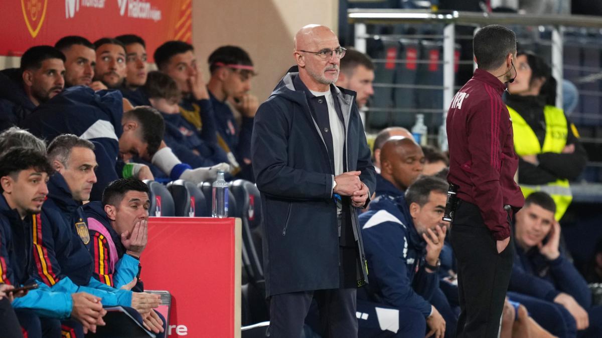 
                                                                                                   De la Fuente: “No es tan fácil cambiar de portero, es un puesto muy especial”
                                                                                               