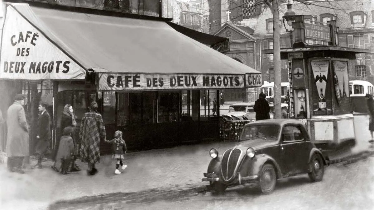 
                                                                                                                                                   Les Deux Magots, histórico café de París
                                                                                                                                               