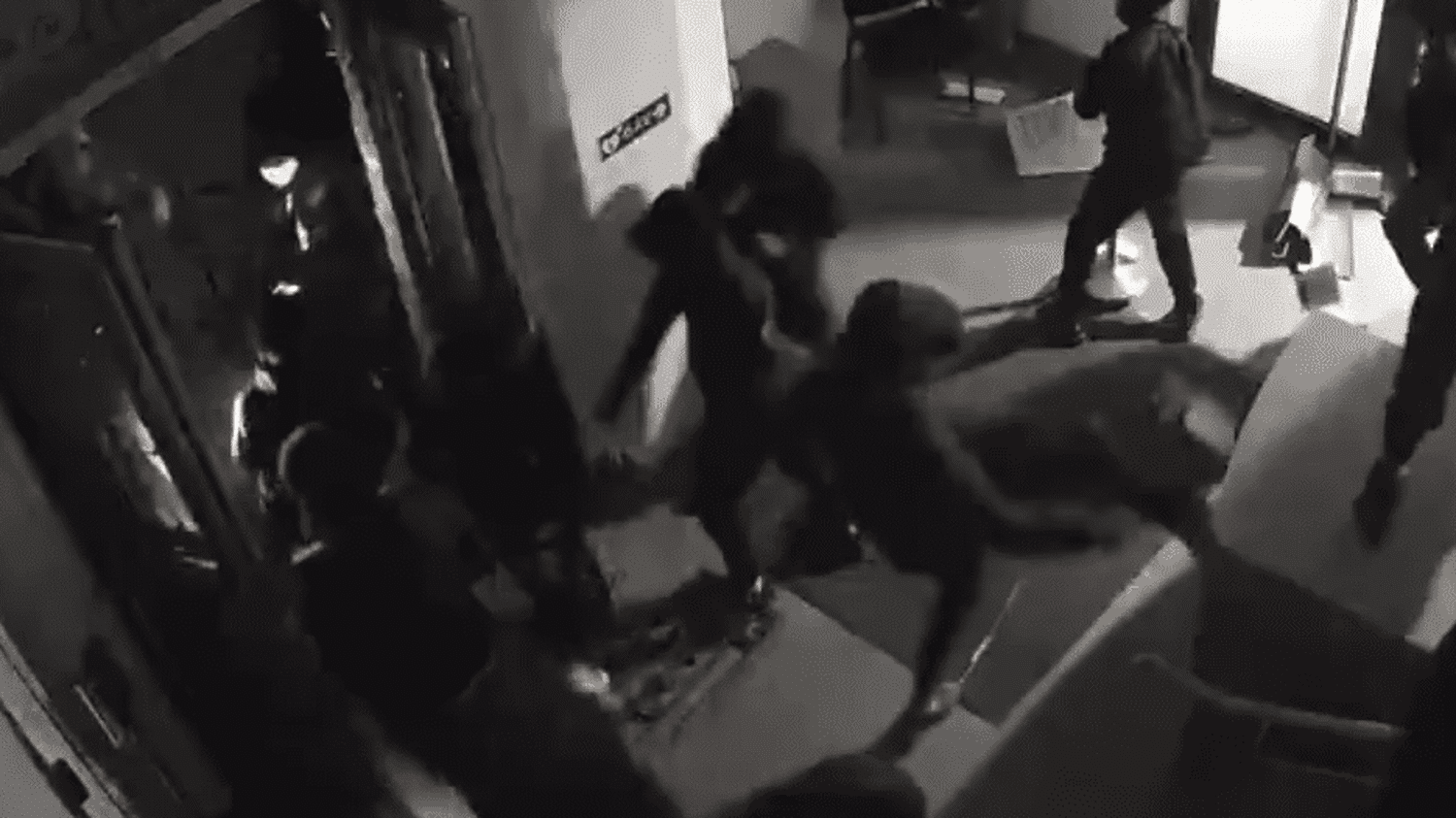 Val-de-Marne : la mairie de Fresnes visée par des tirs de mortiers et en partie saccagée à la veille de l'installation du nouveau conseil municipal