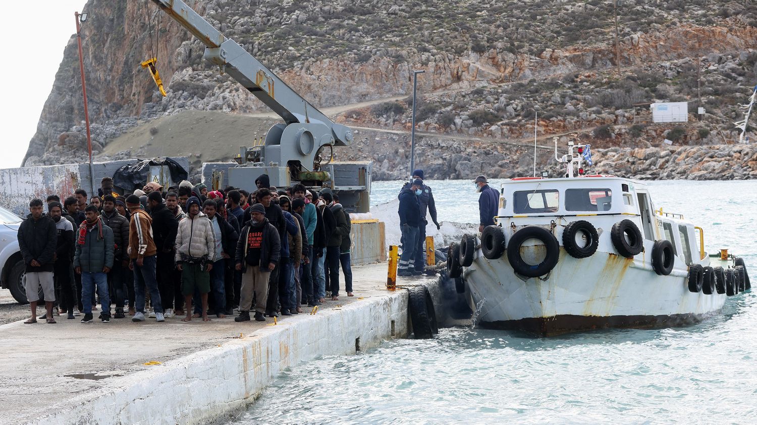 Après six jours d'errance en Méditerranée, 22 migrants sont morts, leurs corps jetés à l'eau sur ordre d'un passeur, selon des survivants