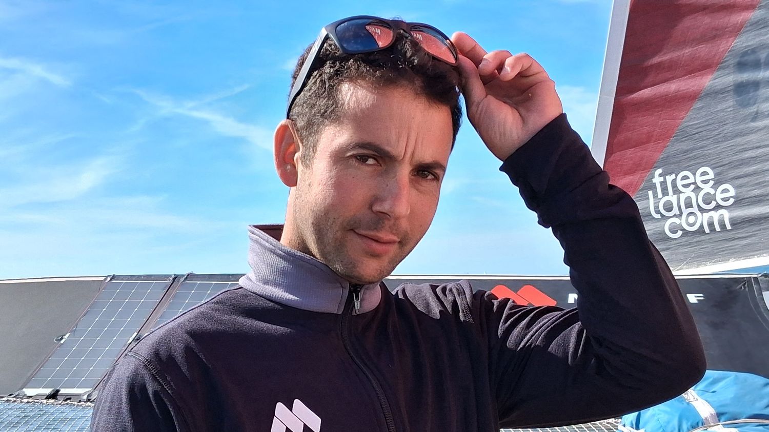 Voile : après 94 jours en mer, Guirec Soudée bat le record du tour du monde à l'envers