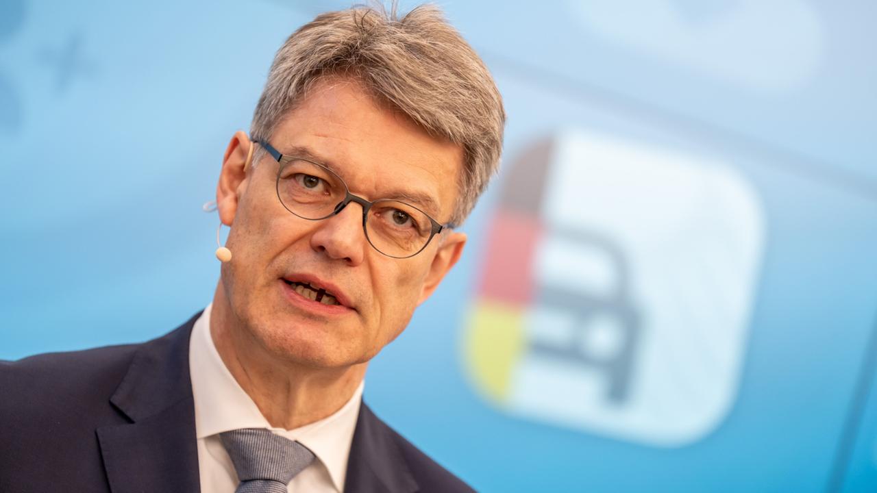 Schnieder: Bahn-Zustand geht in "demokratiegefährdende Richtung"