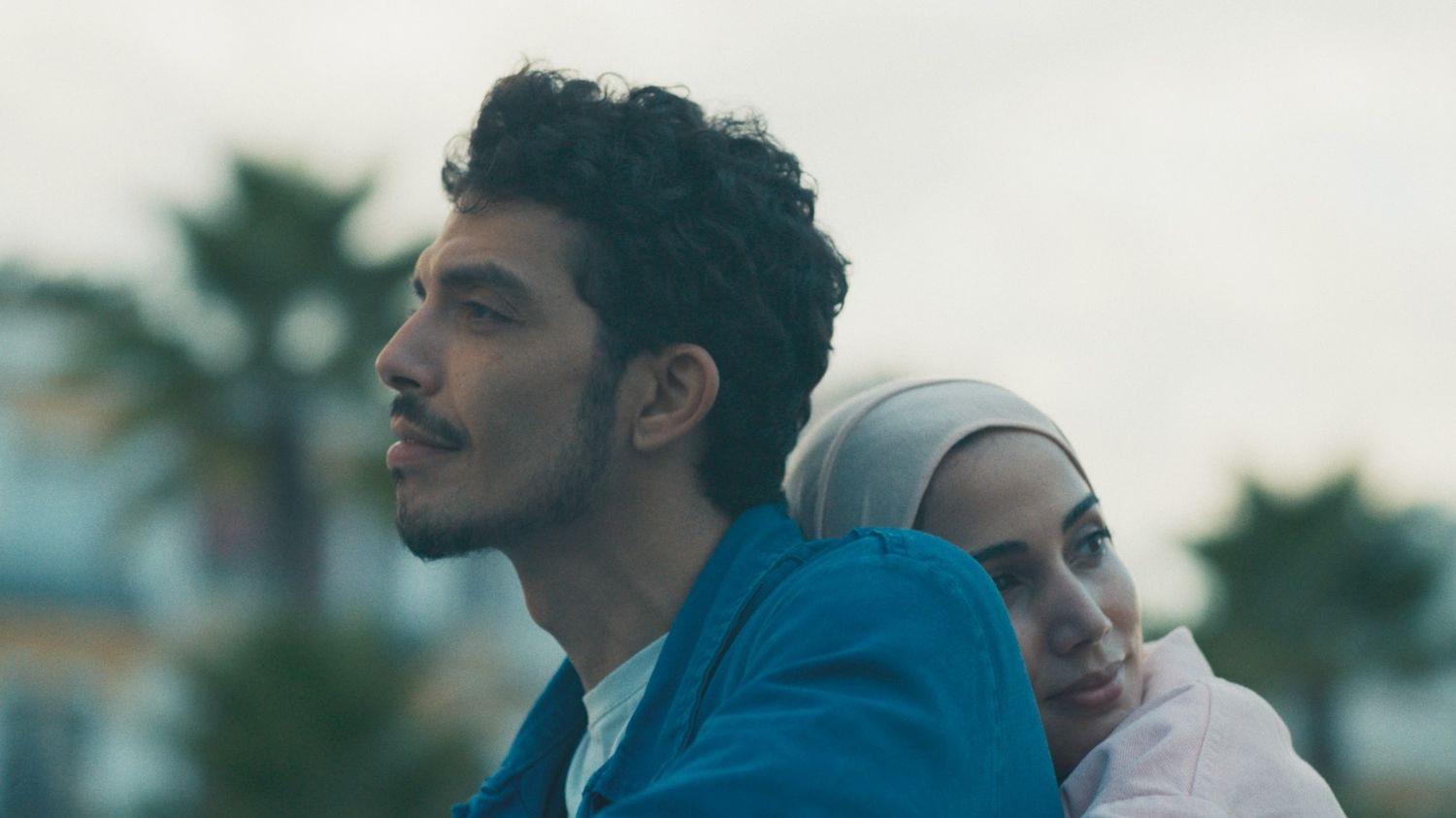 "Derrière les palmiers", un film franco-marocain intimiste, cruel et dérangeant
