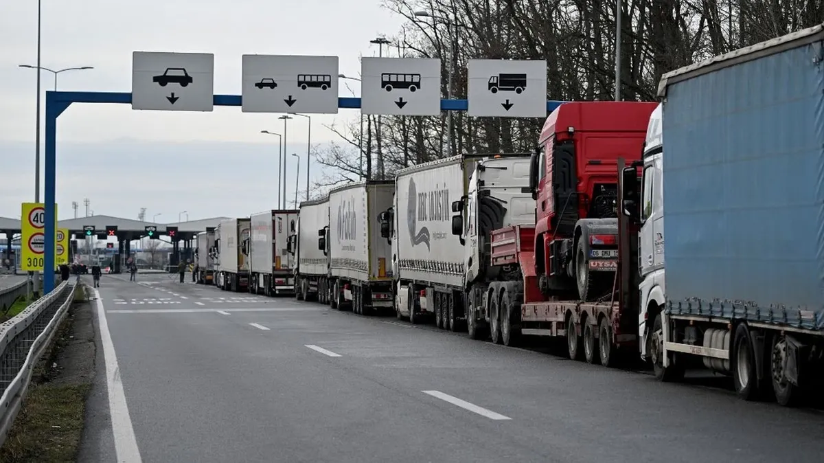 "Si ça continue, dans cinq ou six mois, j'arrête" : sur l'A7, les routiers se mobilisent face à la hausse des prix du carburant