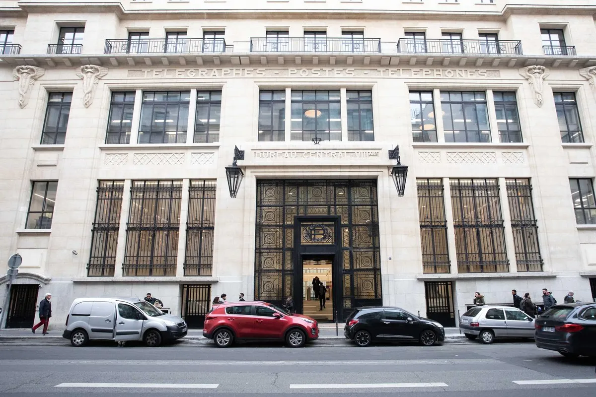 La Bank of America visée par une tentative d’attentat à Paris, un engin explosif artisanal déposé devant l’établissement