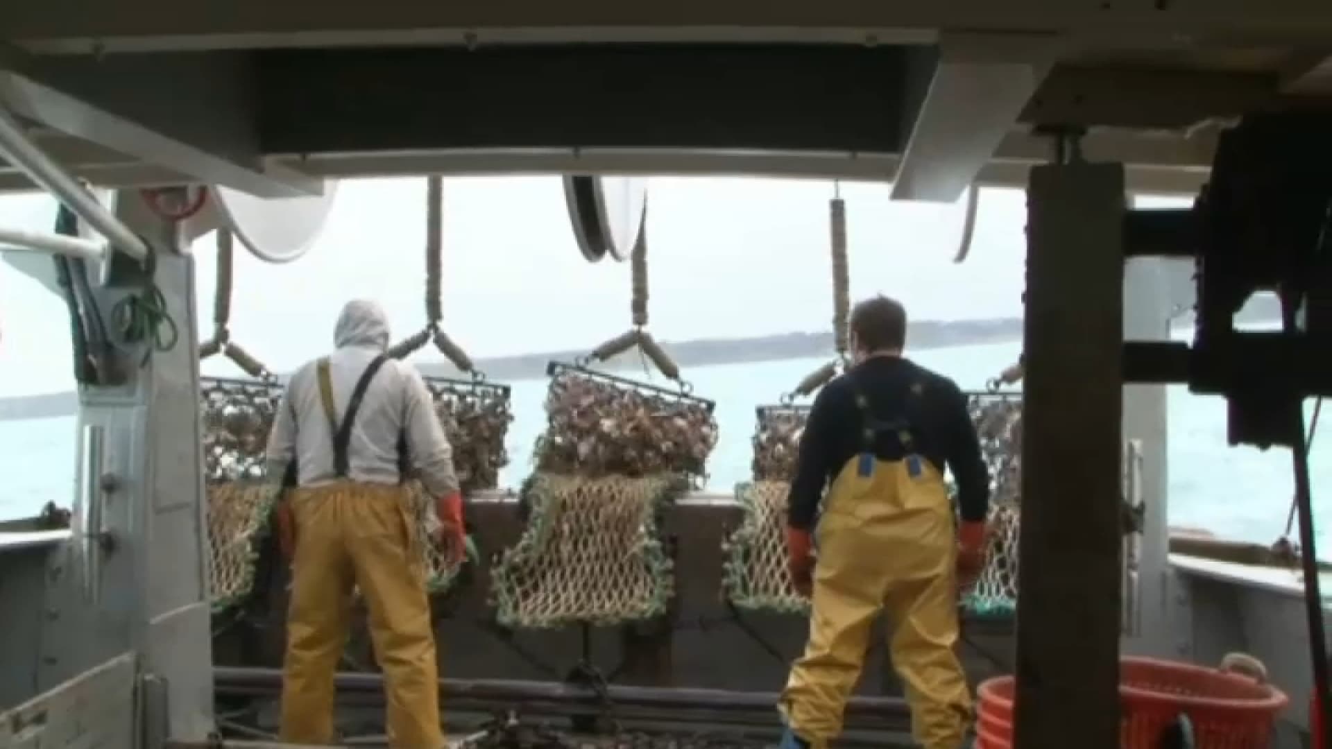 Le carburant pèse pour 40% du chiffre d'affaires d'un chalutier: les aides du gouvernement sont "mieux que rien", mais "insuffisantes" selon le secteur de la pêche, pris dans une "crise latente"