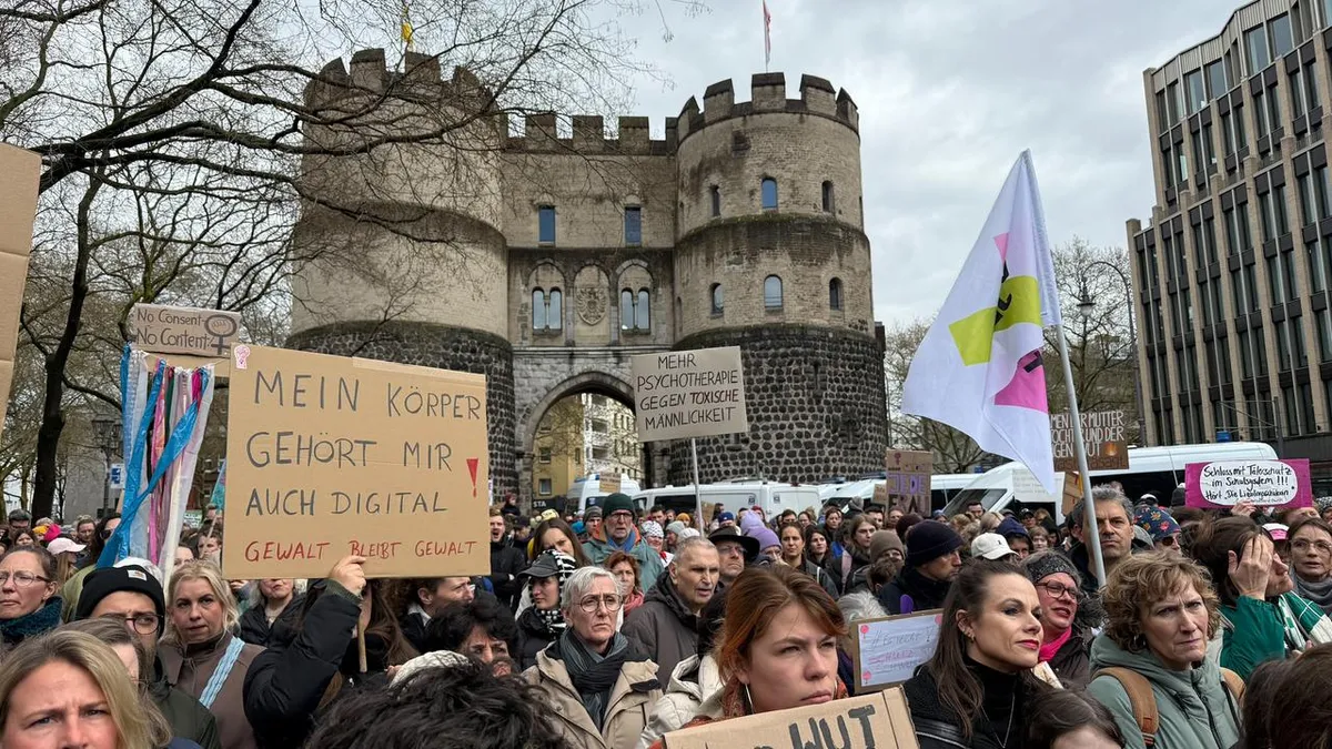 Tausende bei Demo gegen sexualisierte Gewalt in Köln