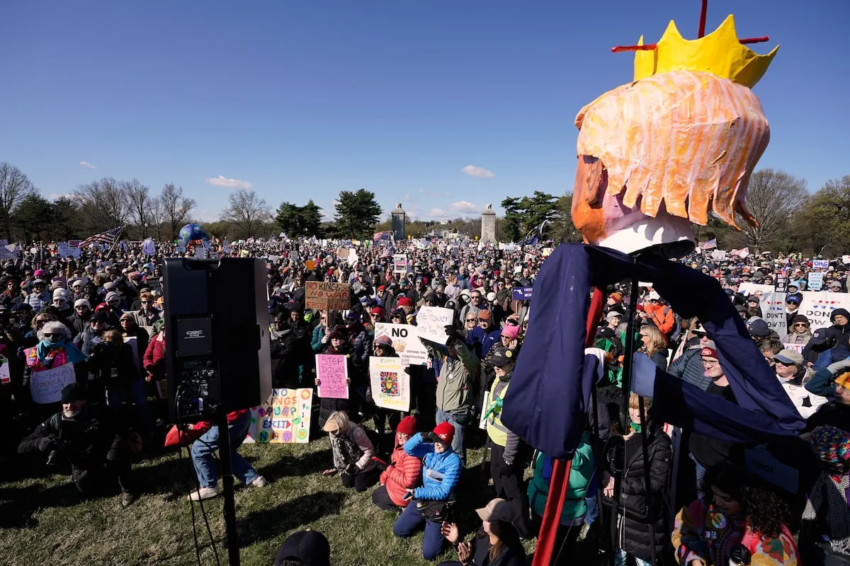 Cientos de miles de ciudadanos se suman al movimiento ‘No Kings’ para protestar contra los excesos de Trump