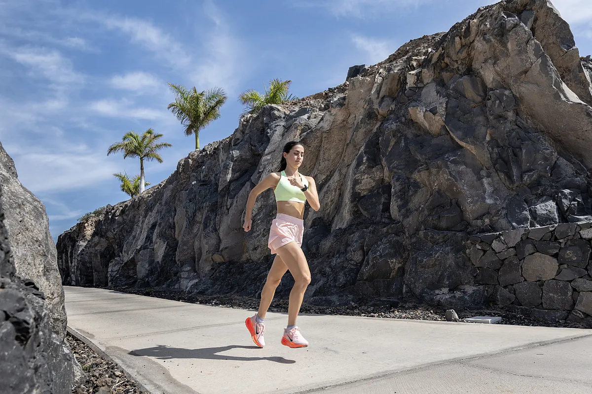Candela Pérez, la runner que viaja con zapatillas en la maleta: "Cansarse también es una forma de descansar"