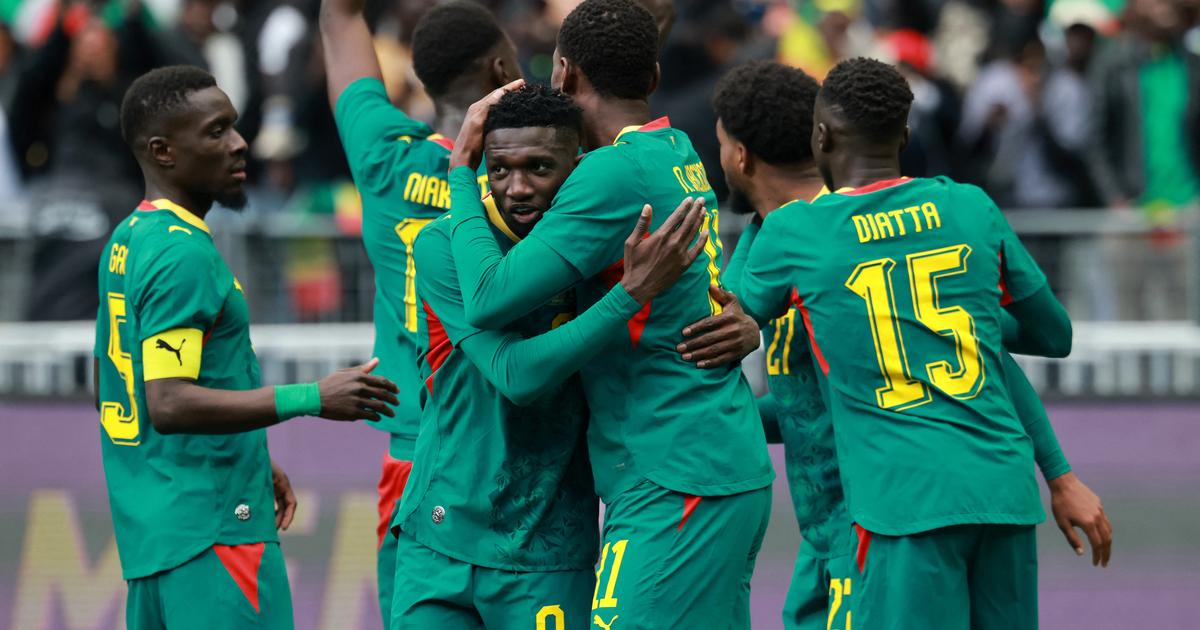 Foot : après avoir présenté le trophée de champion d’Afrique au Stade de France, le Sénégal tranquille face au Pérou