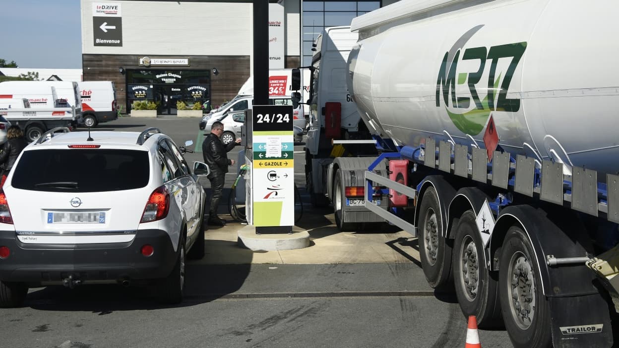 "L'acceptabilité est conditionnée à un versement immédiat des aides": la fédération des transporteurs routiers maintient la pression en jugeant le coup de pouce du gouvernement "pas à la hauteur" face à la hausse des prix des carburants