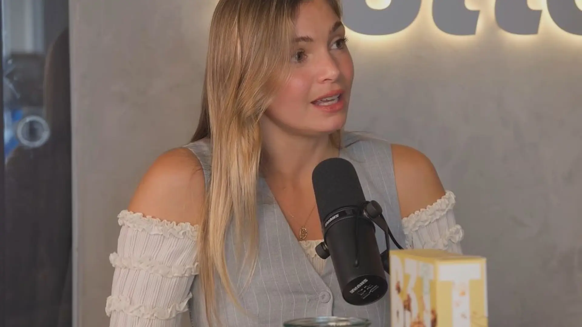 Savina Paül, piloto de Airbus A330: "Suficiente trabajo tengo con volar el avión como para encima estar fumigando a gente"