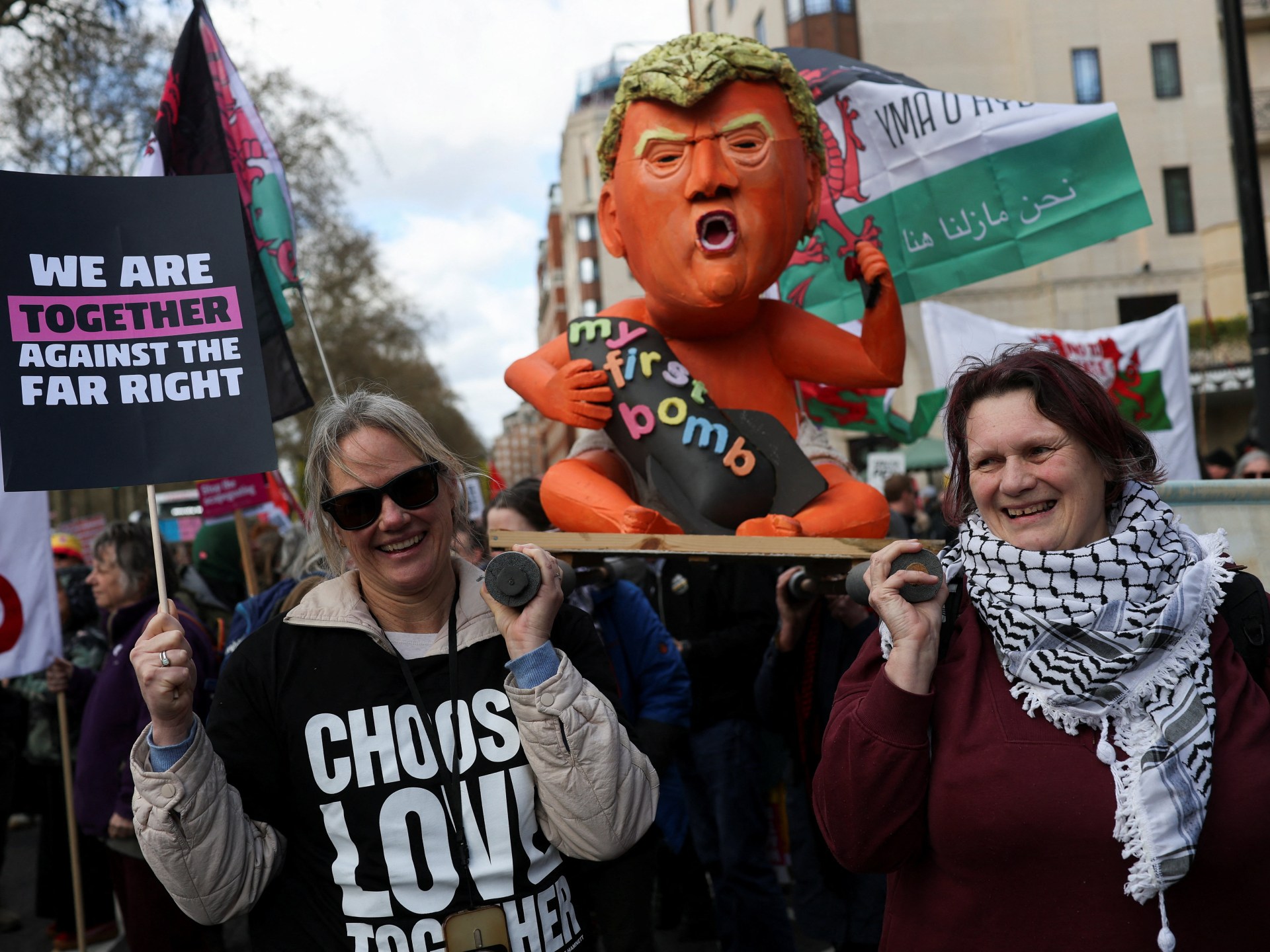 Hundreds of thousands march through London in stand against the far right