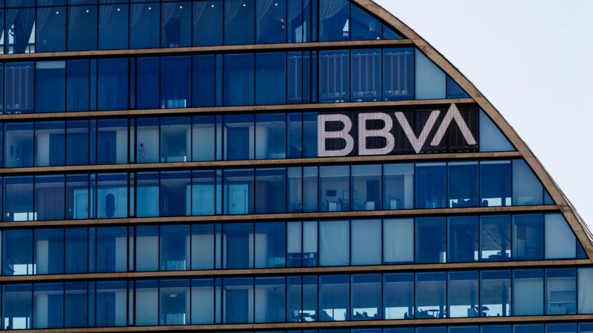 El BBVA vende su filial en Rumanía al banco austríaco Raiffeisen por 591 millones de euros