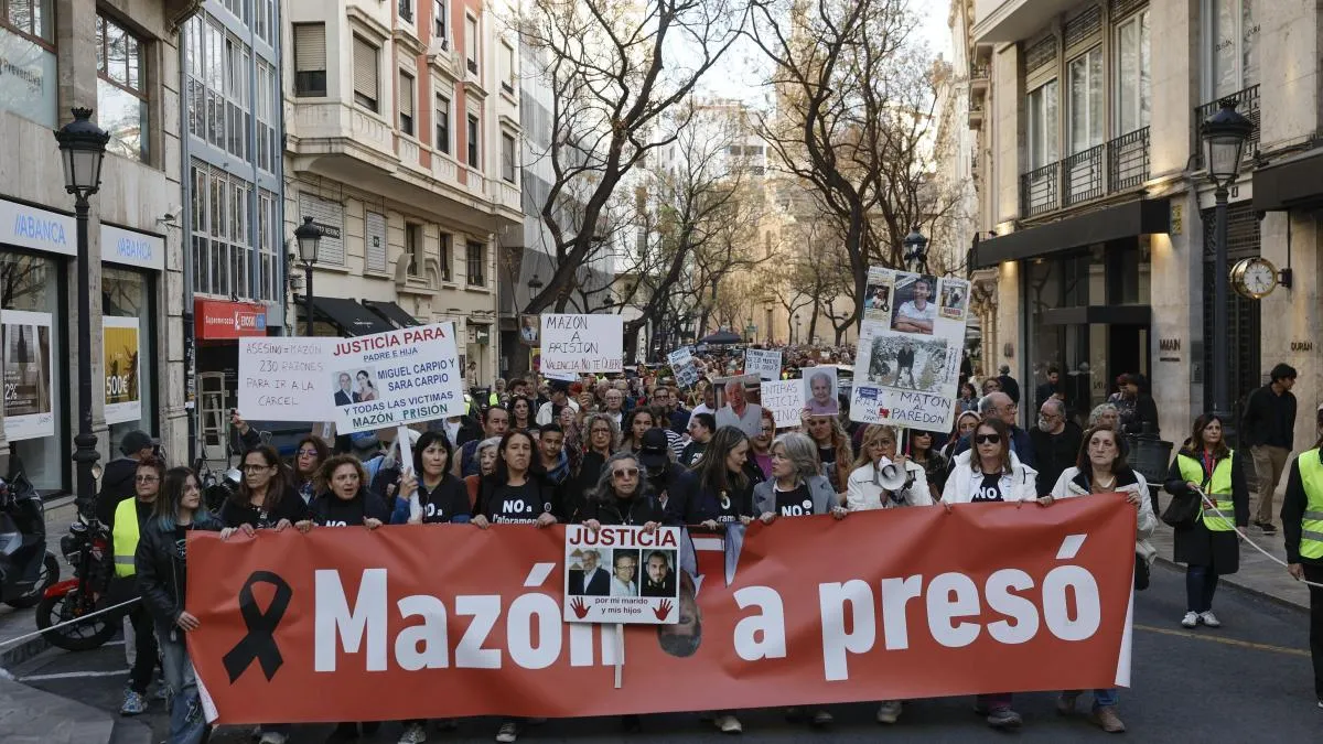 
                                              Una nueva manifestación recorre València para pedir que Mazón deje su acta de diputado
                                          