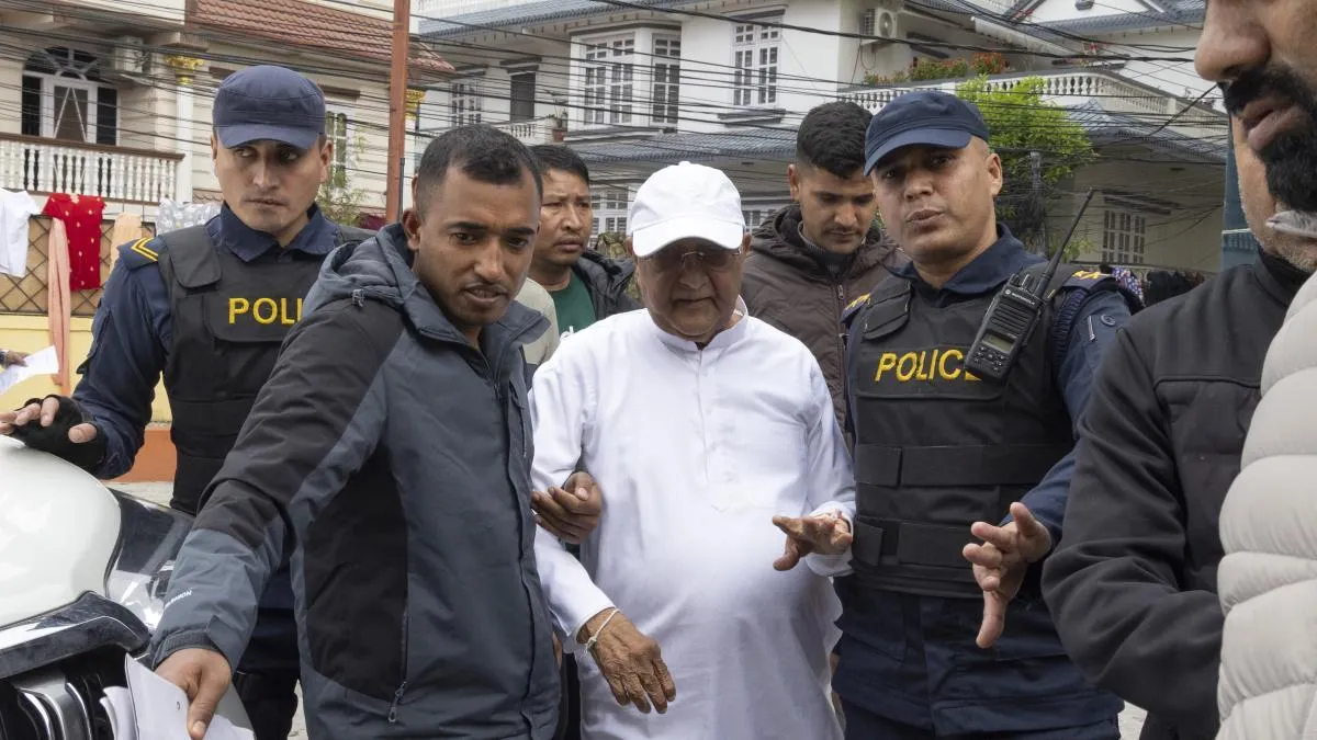 
                                                                           La matanza de estudiantes en septiembre lleva a la detención del primer ministro KP Oli
                                                                       