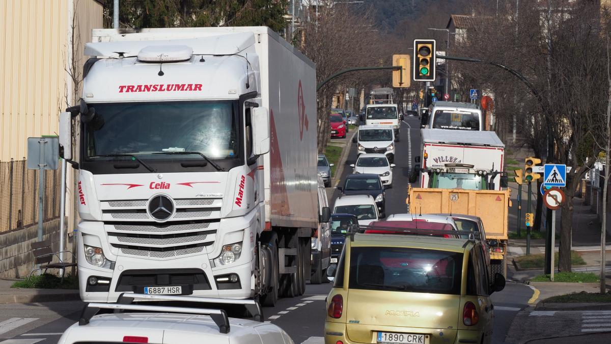 
                                                                                                La reivindicada variante de Olot será una realidad en 2031 y estará soterrada en un 40%
                                                                                            