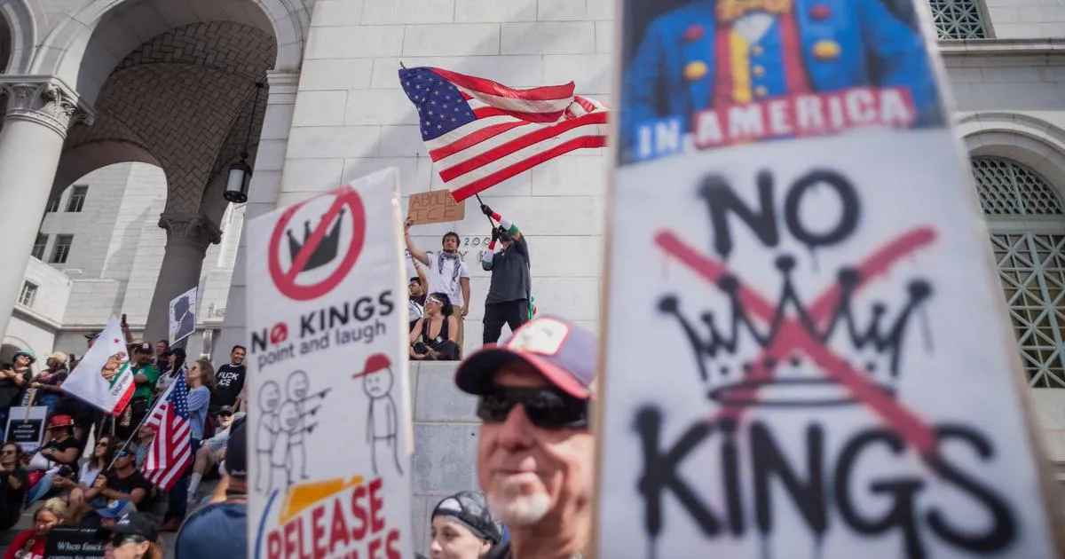 «Nous voulons voir Donald Trump destitué»: aux États-Unis, plus de 3000 manifestations «No Kings» organisées