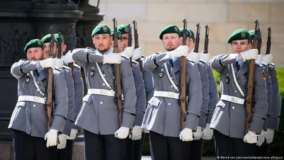 70 Jahre Bundeswehr: Wie die Gründung Deutschland spaltete