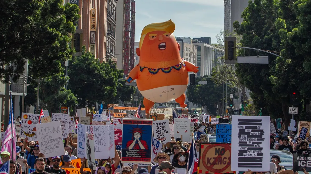 "La situation n'est pas normale" : plusieurs millions de manifestants à travers les Etats-Unis pour protester contre Donald Trump