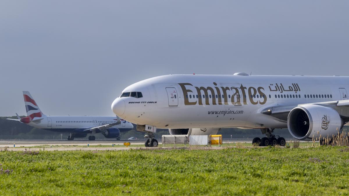 
                        Las aerolíneas preparan subidas de precio y empiezan a recortar vuelos
                    