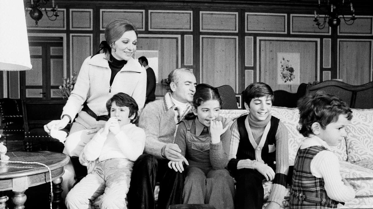 
                                          Los Pahlevi, la dinastía breve e imposible del sha de Irán
                                      