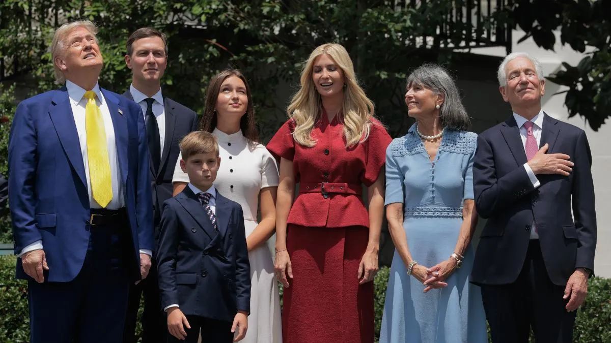 
                                                                El clan de la familia Trump
                                                            