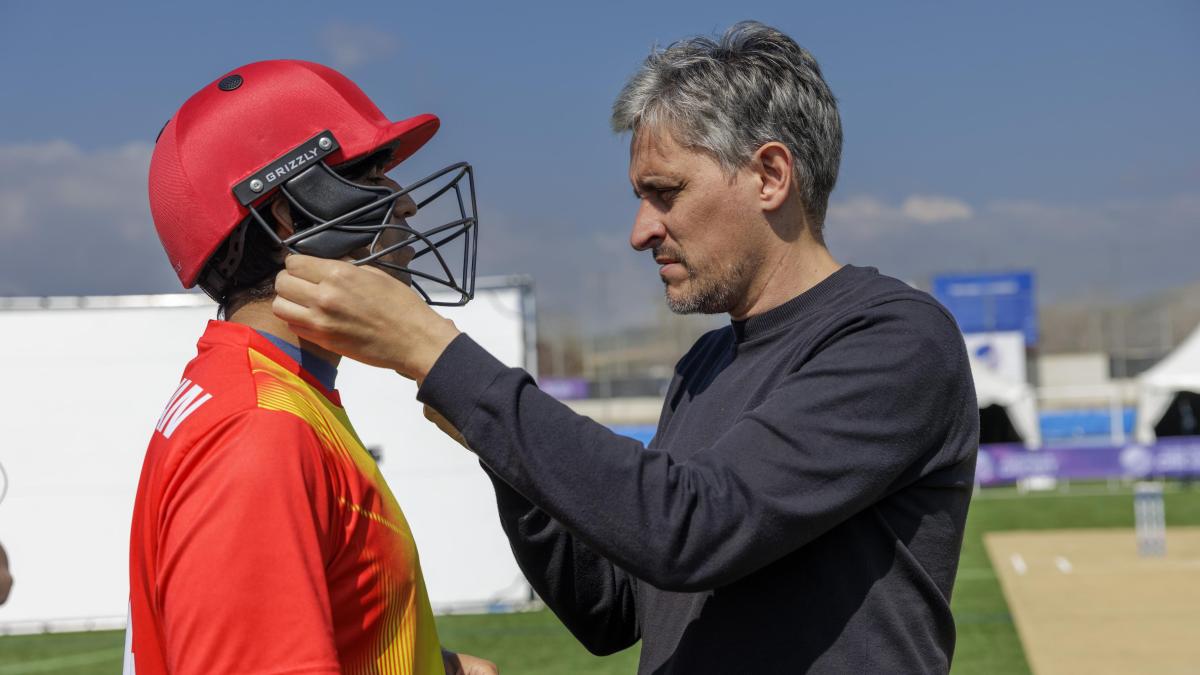 ‘La roja’ del críquet repleta de pakistanís e indios: Marcel Barrena carga contra el racismo tras ‘El 47’