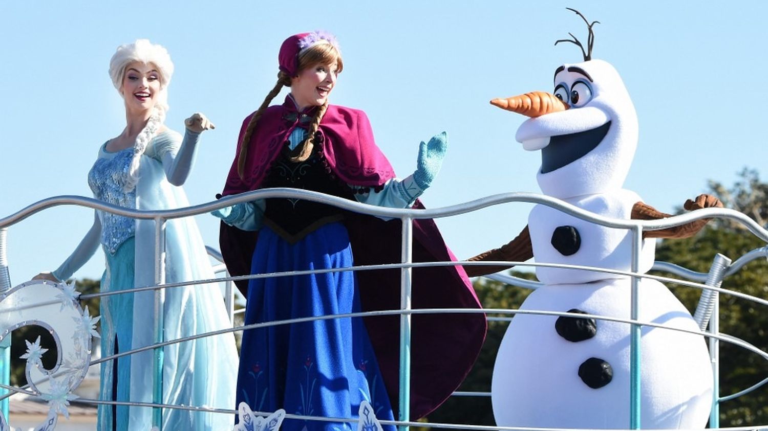 "La Reine des Neiges" à Disneyland Paris : comment le parc entend conserver sa place de leader touristique en Europe