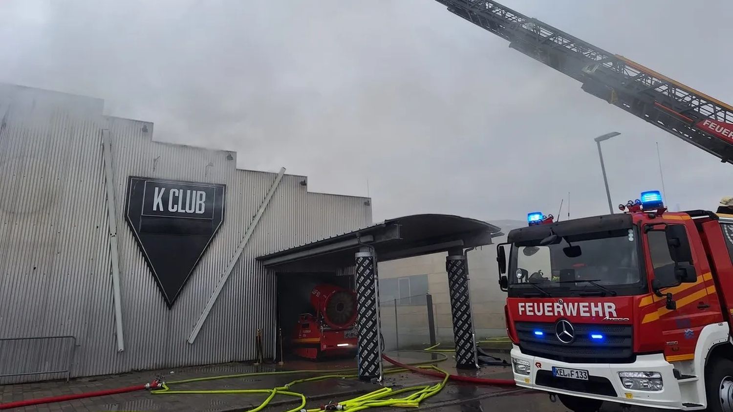 750 personnes évacuées d'une discothèque après un incendie près de Strasbourg, à Kehl, à la frontière allemande