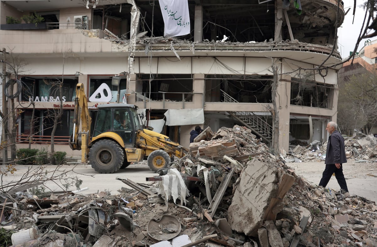 Última hora de la guerra de Estados Unidos e Israel contra Irán, en directo | Irán denuncia que EE UU prepara ataques terrestres mientras habla de negociaciones